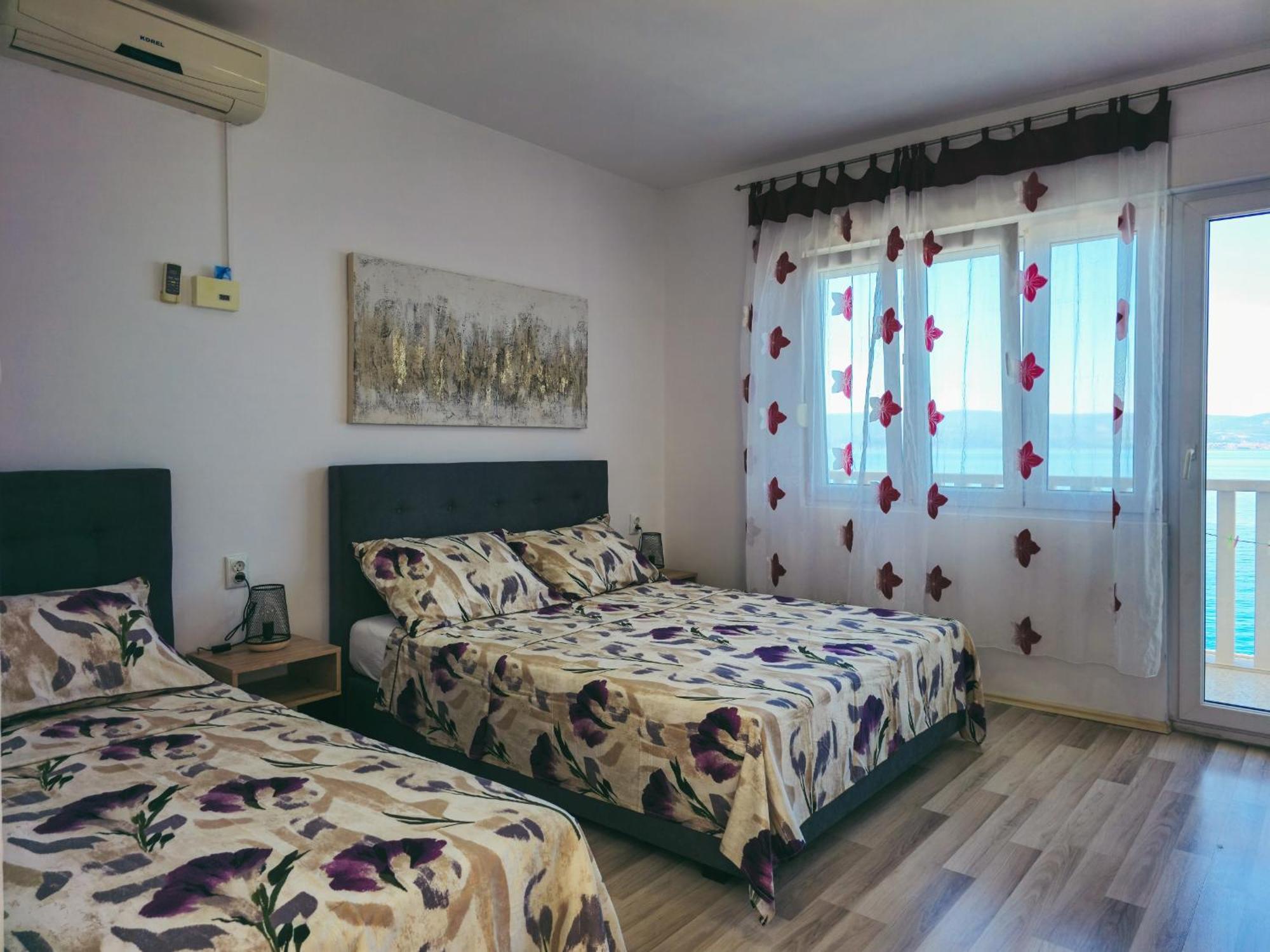 Apartments Neda Omis Room photo