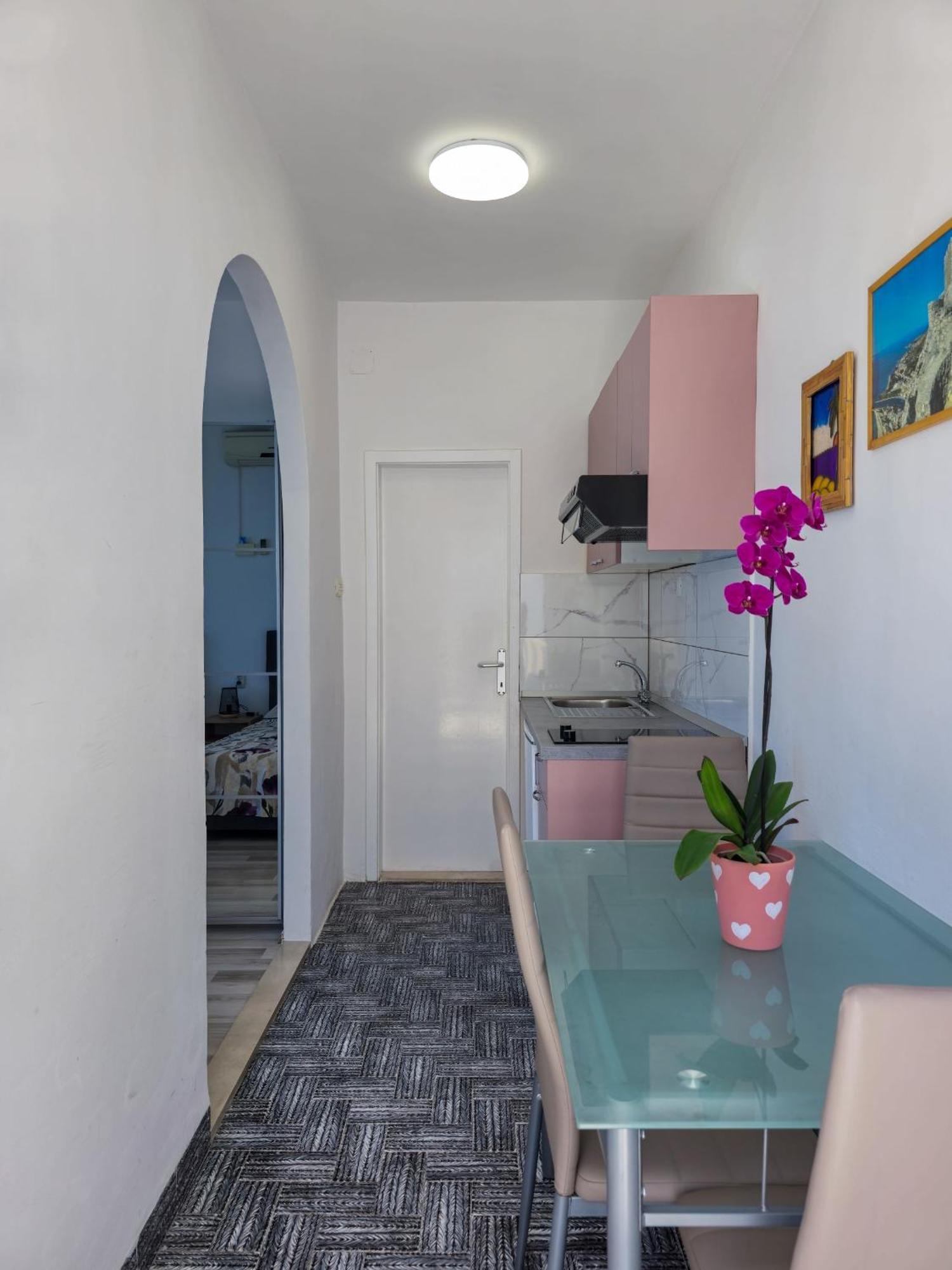 Apartments Neda Omis Room photo