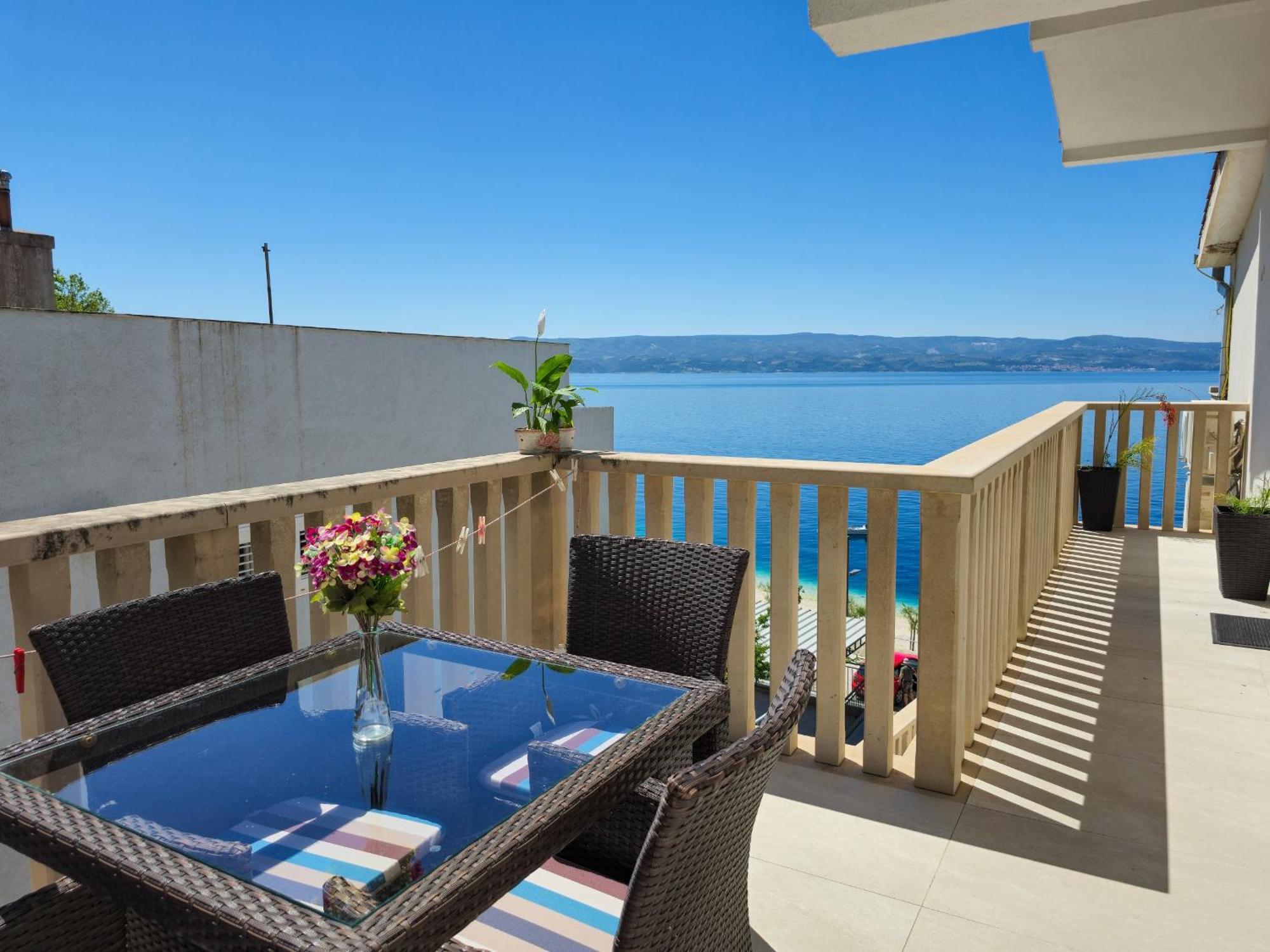 Apartments Neda Omis Exterior photo