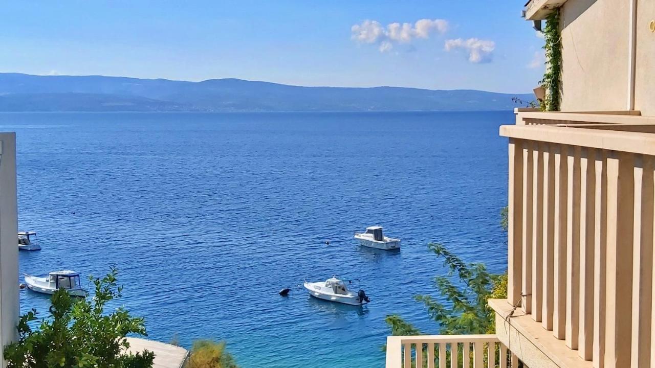 Apartments Neda Omis Exterior photo
