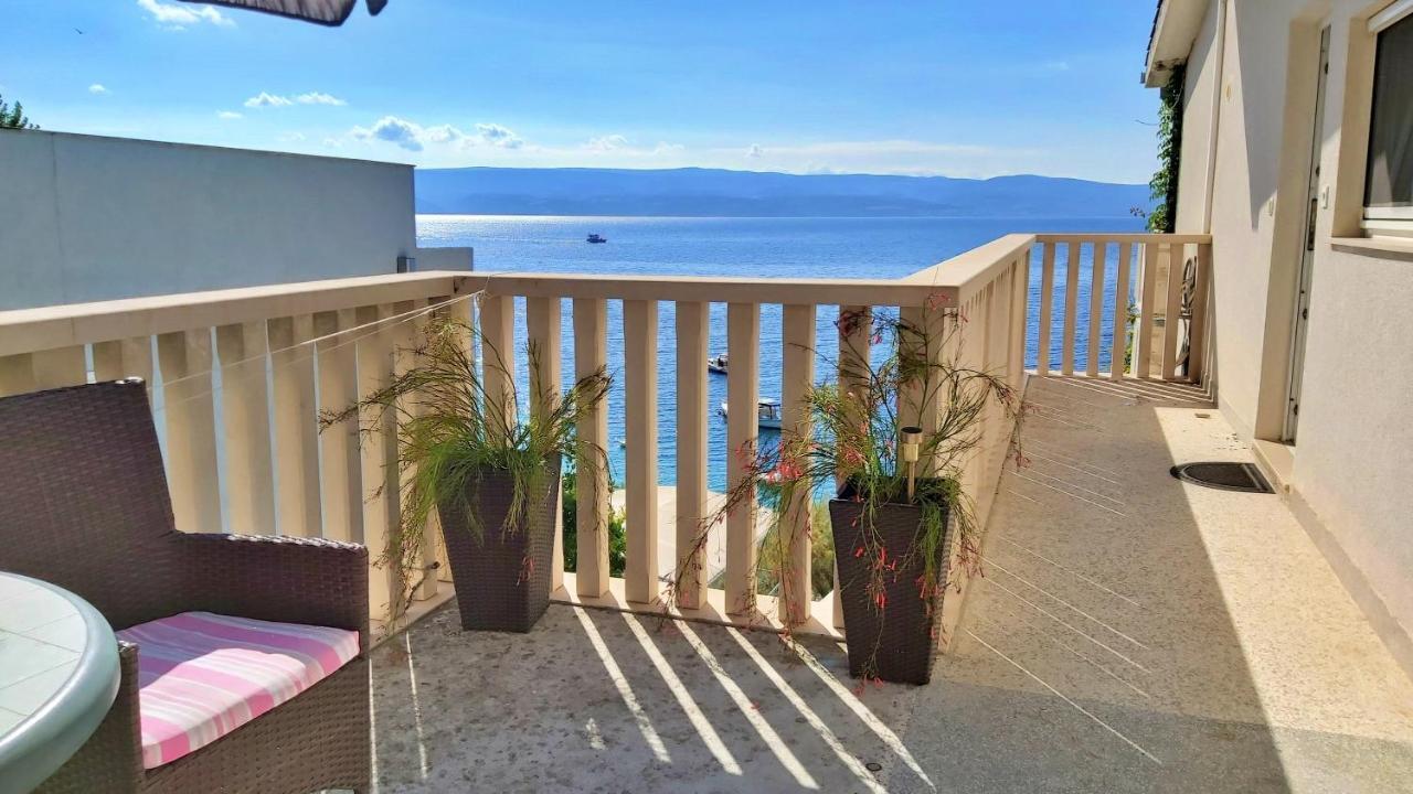 Apartments Neda Omis Exterior photo