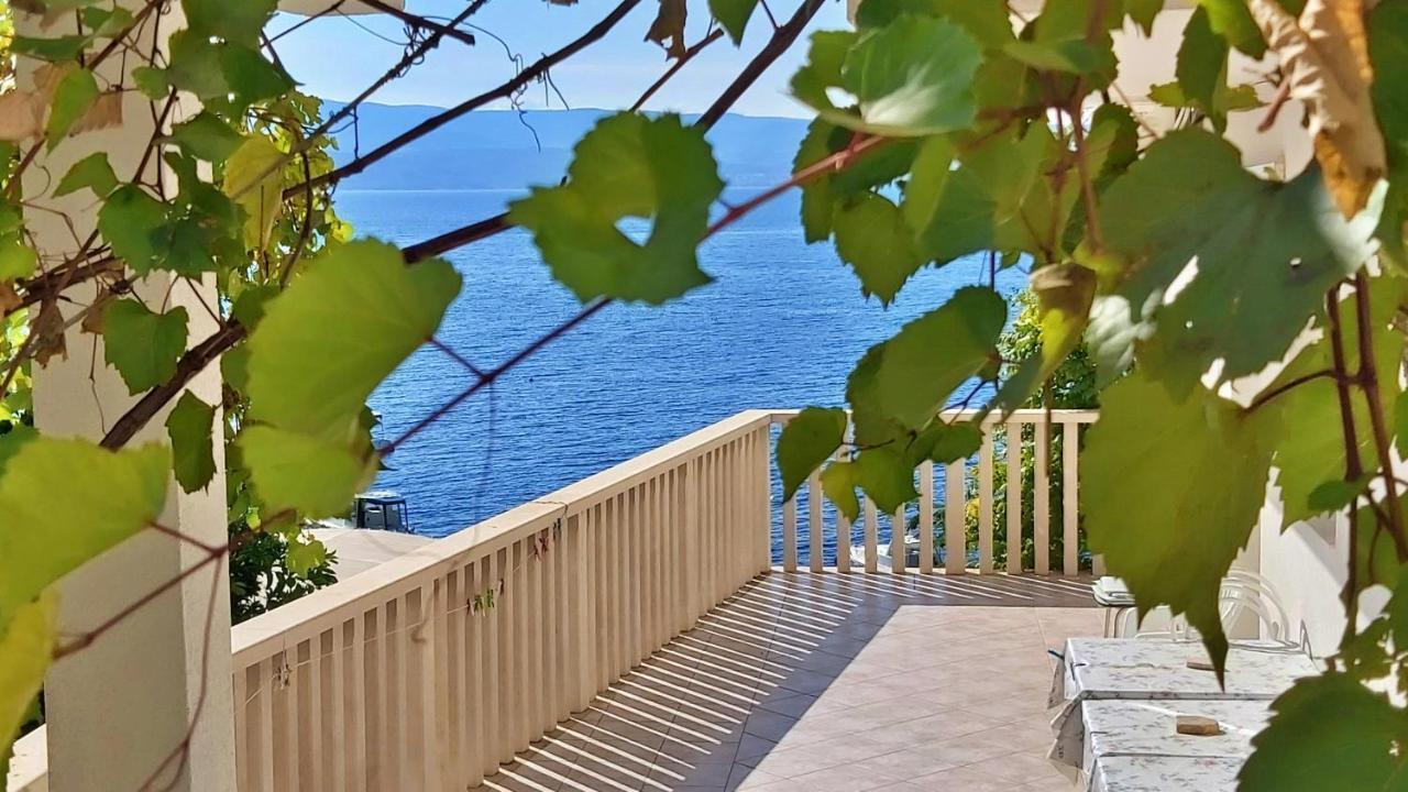 Apartments Neda Omis Exterior photo
