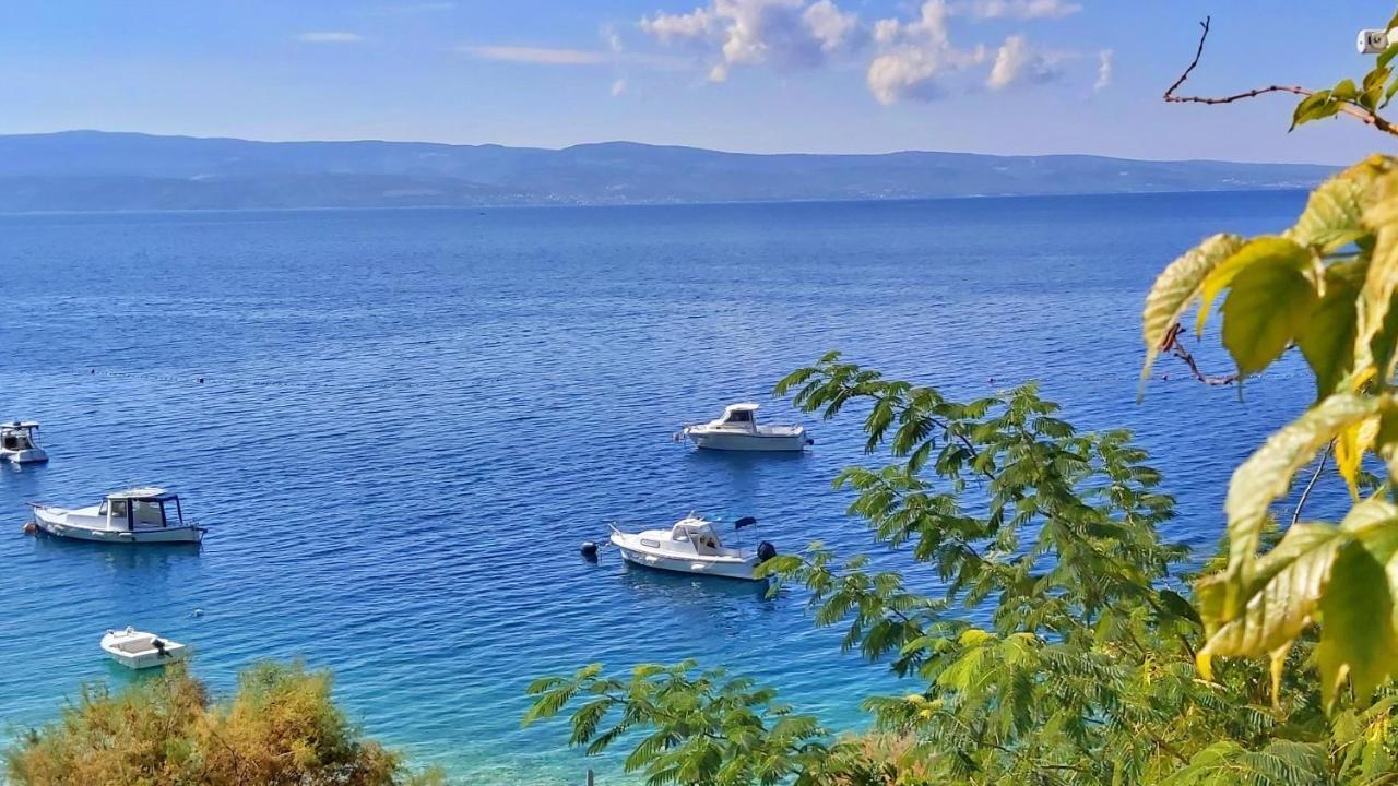 Apartments Neda Omis Exterior photo
